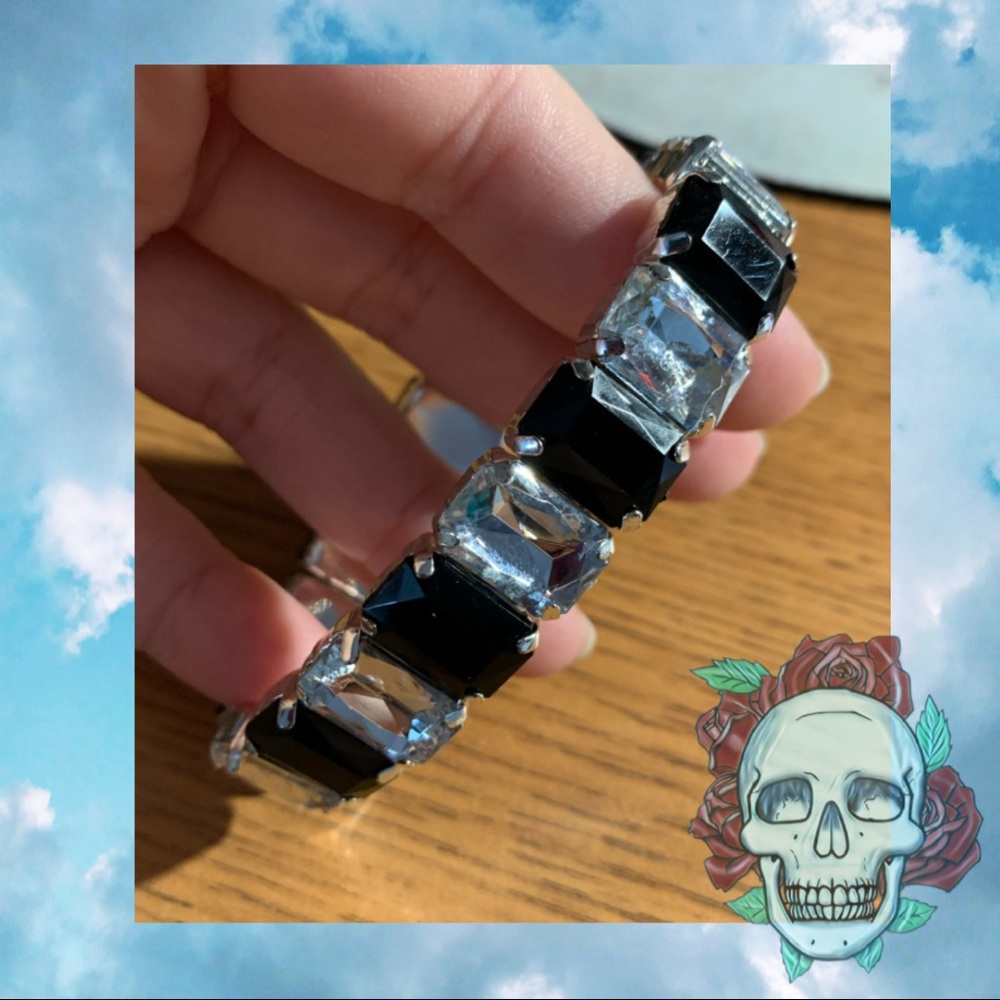 💀 Black and White bracelet.